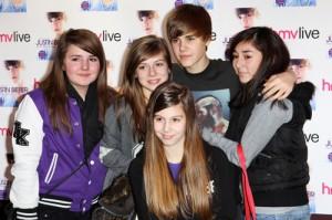 2010__12__Justin_Bieber_Dec8newsnea 300×199.jpg