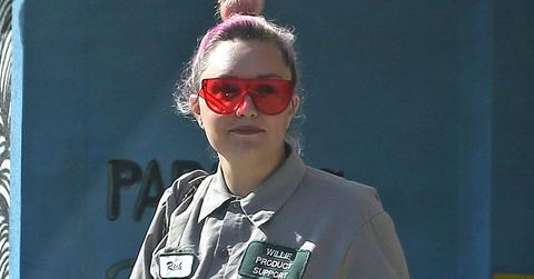 Amanda Bynes Smoking Nail Salon Leg Bruise
