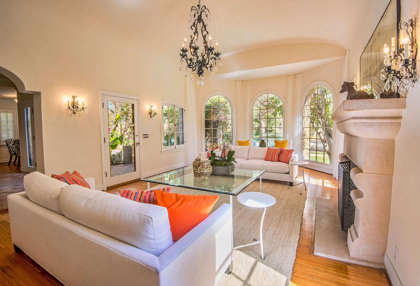 Where Is Erika Jayne's New House Erika Jayne Rents Los Angeles Rental Home For 7500 Dollars Per Month