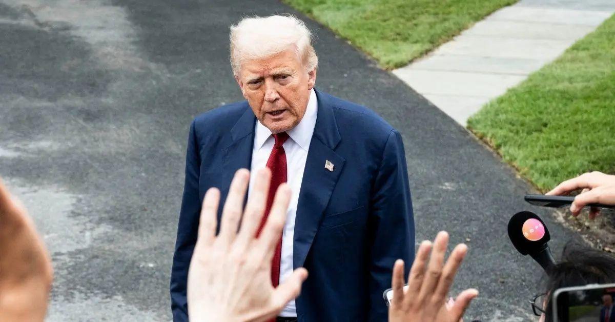 Photo of Donald Trump previously called for Jimmy Kimmel's show to be pulled off the air.