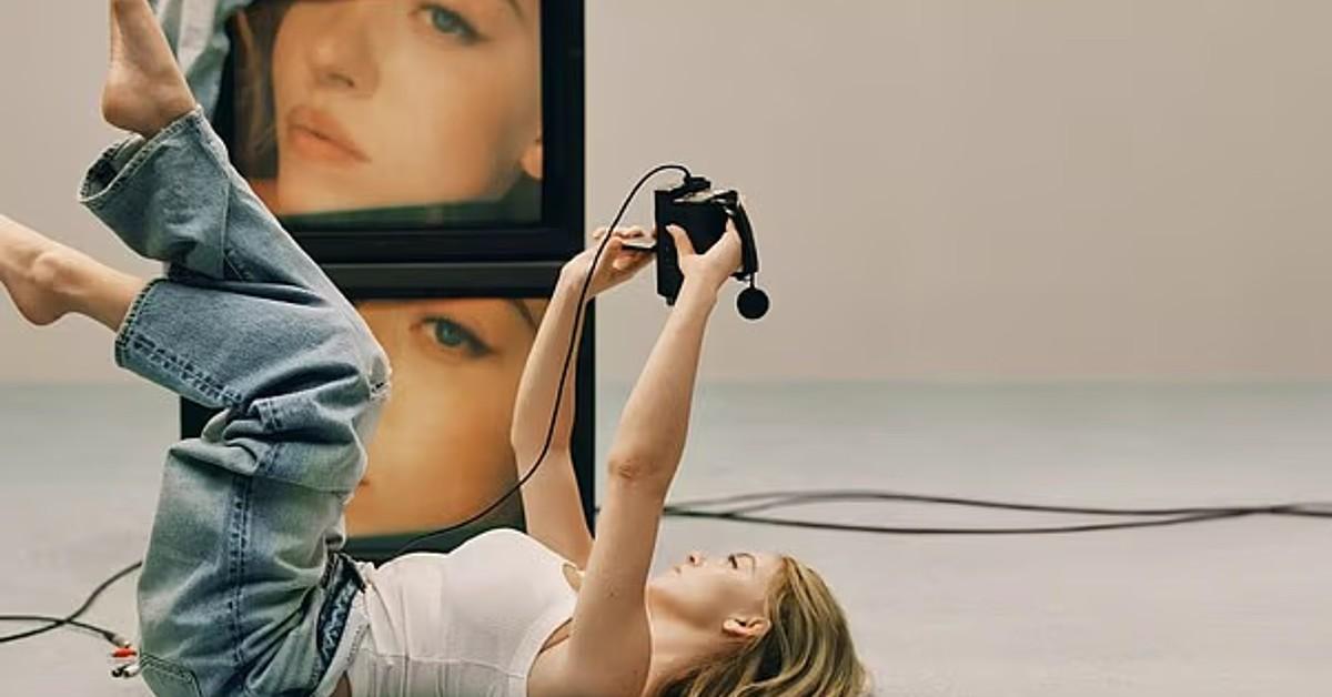 image of Sydney Sweeney is currently single.