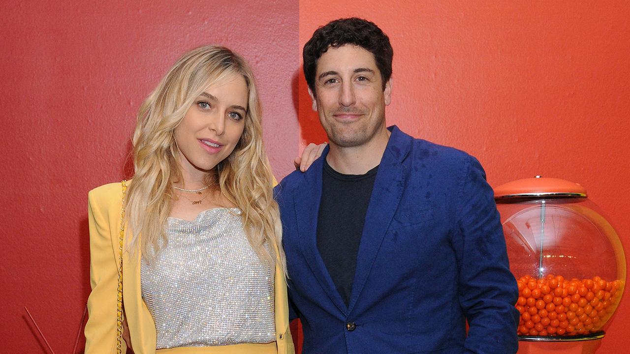 Photo of Jenny Mollen and Jason Biggs announced their split in May 2018 after 18 years of marriage.