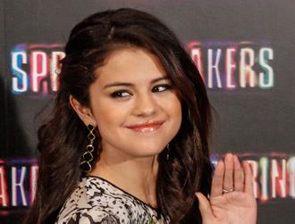 Ok_022813_news selena gomez radio disney music awards.jpg