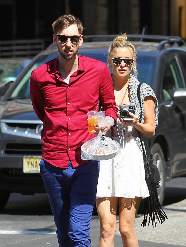 Kate hudson new man joel david moore splash