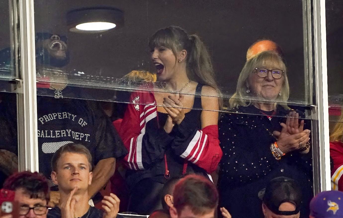 taylor swift sits different suite brittany mahomes chiefs donald trump