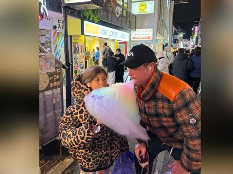 chris hemsworth japan photos