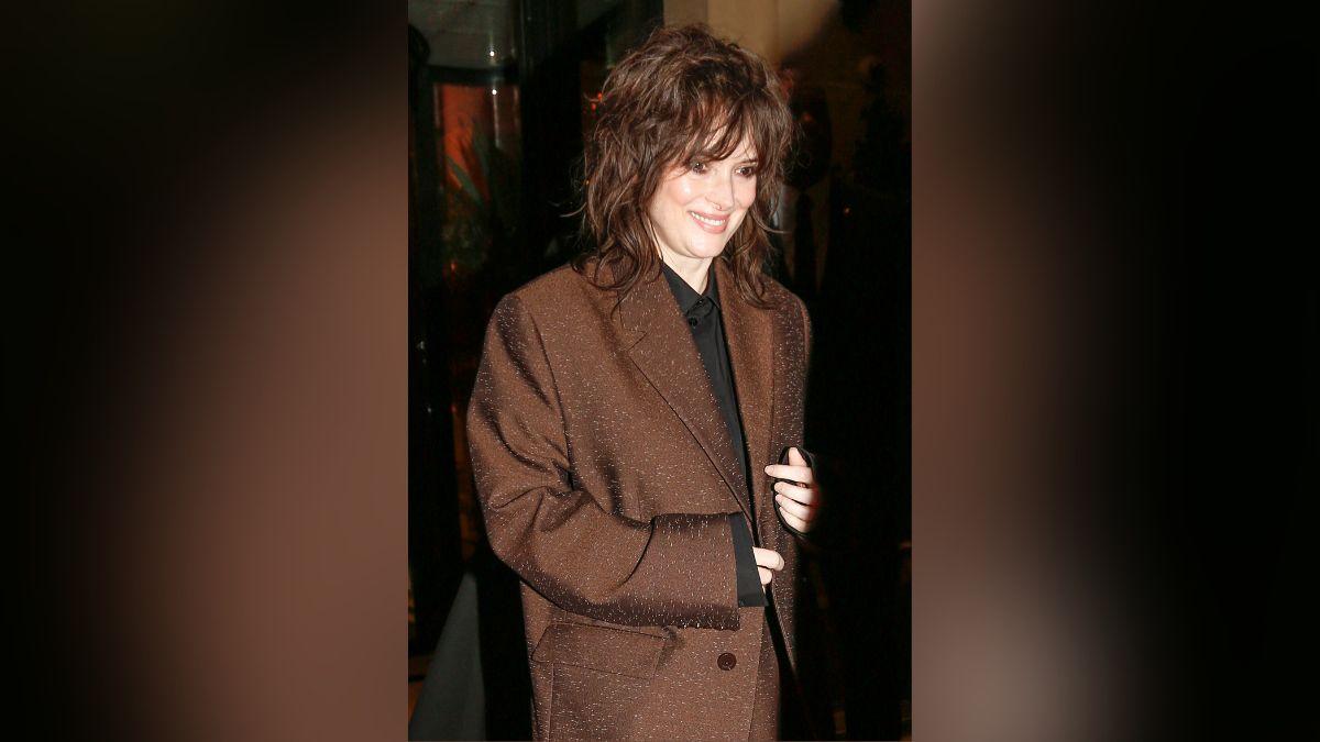 Photo of The star had her hair in a messy, shaggy style.