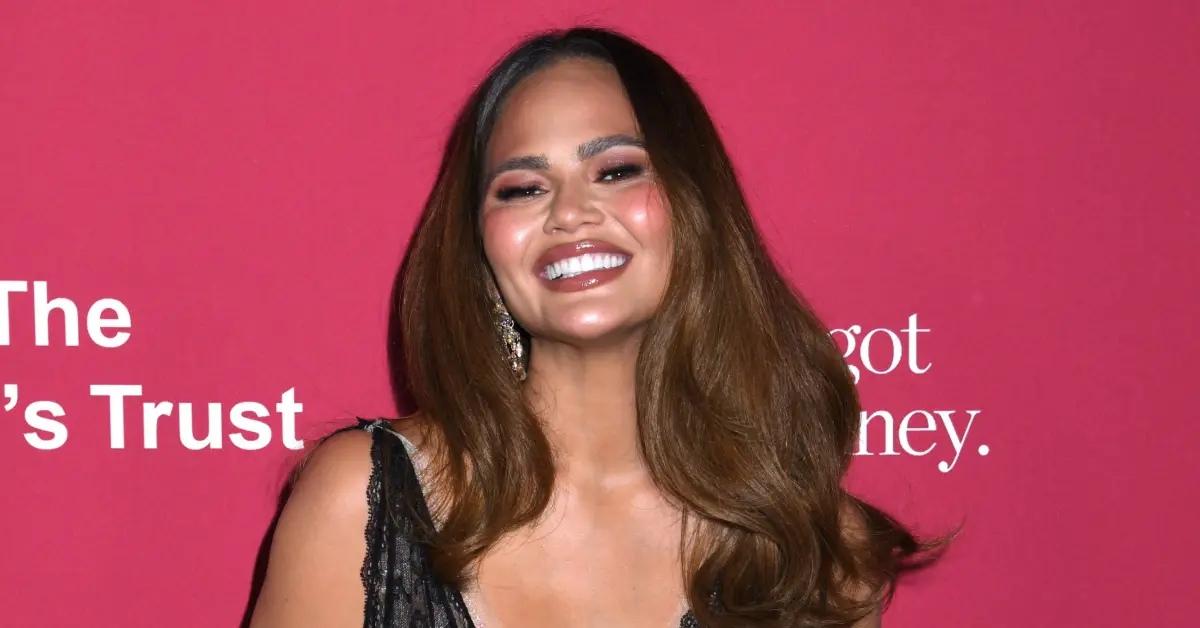 chrissy teigen medic butt hero fix injection bare behind photo