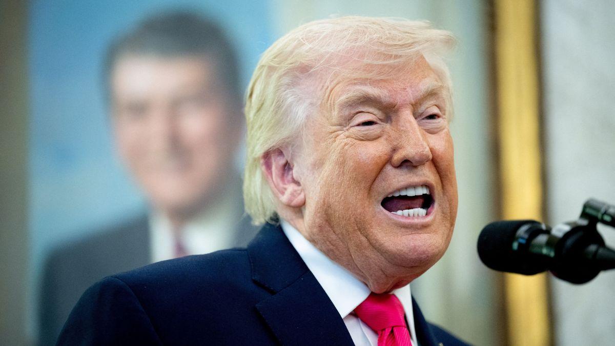 image of The Republican leader was caught 'blinking' again.
