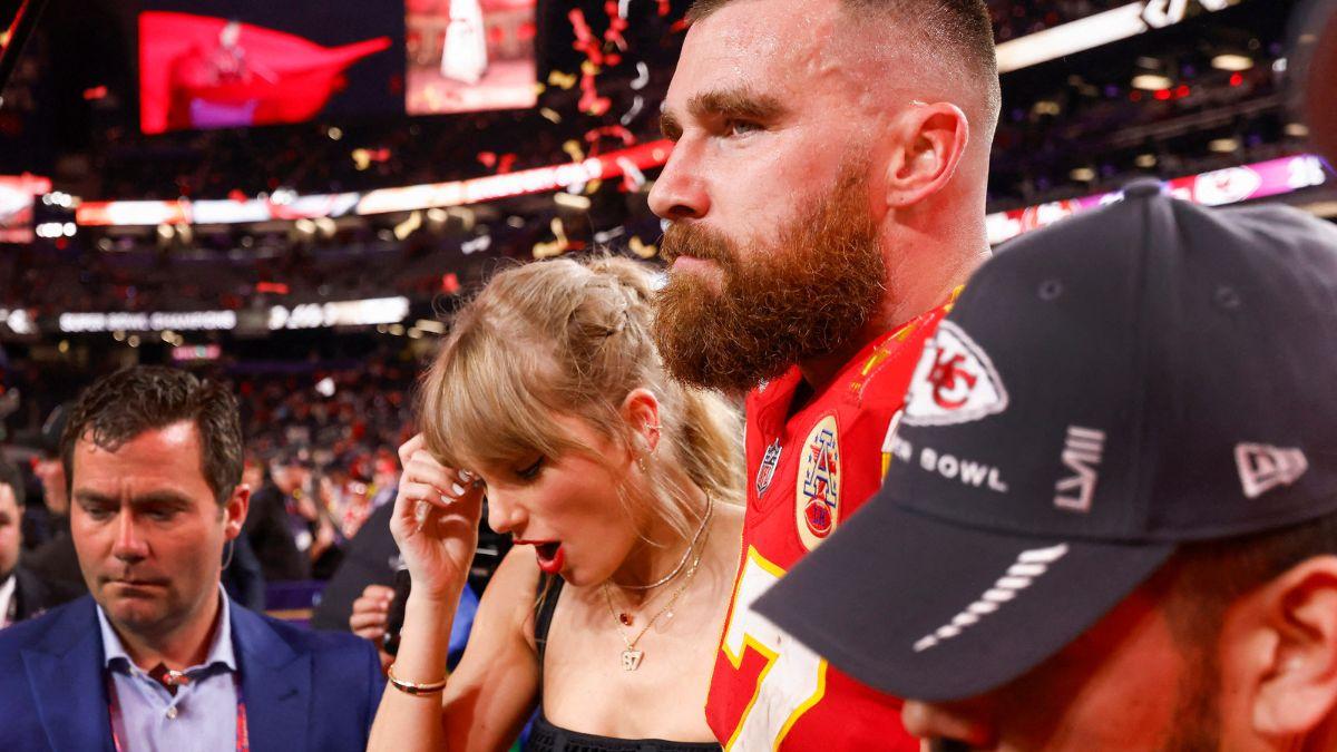 image of Tony Romo defended Taylor Swift’s presence at NFL games, calling her a major star.