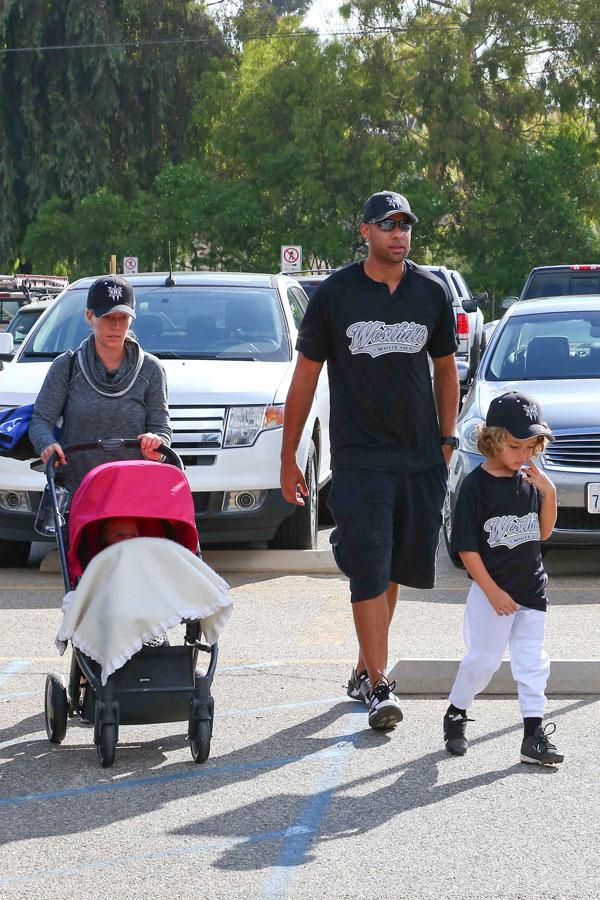 Kendra wilkinson hank baskett family gsi