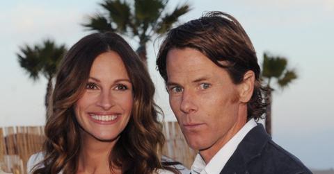 julia roberts marks st wedding anniversary danny moder photo kissing