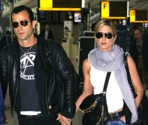 2011__08__Jennifer_Aniston_August24 298×300.jpg