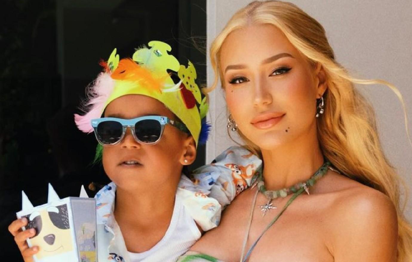 iggy azalea single mother slams playboi carti absent not co parenting