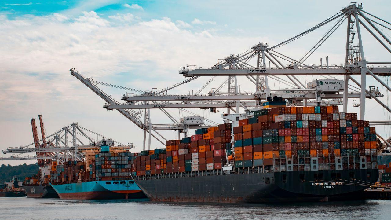 Image of Donald Trump appeared to shift focus from Iran’s nuclear threat to shipping traffic.