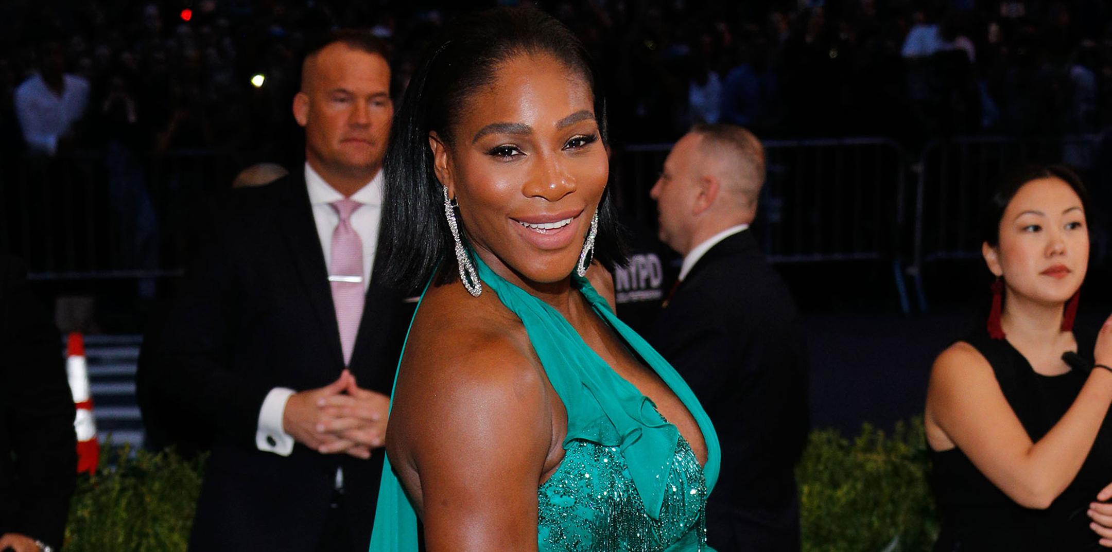 Video Pregnant Serena Williams Shows Off Her Growing Baby Bump