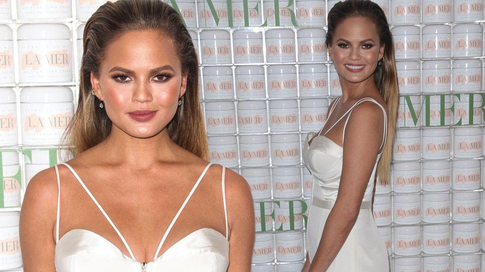 Chrissy teigen pregnant red carpet