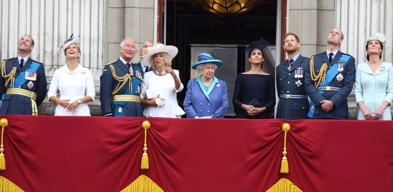 queen elizabeth scolded meghan markle rude palace staff book