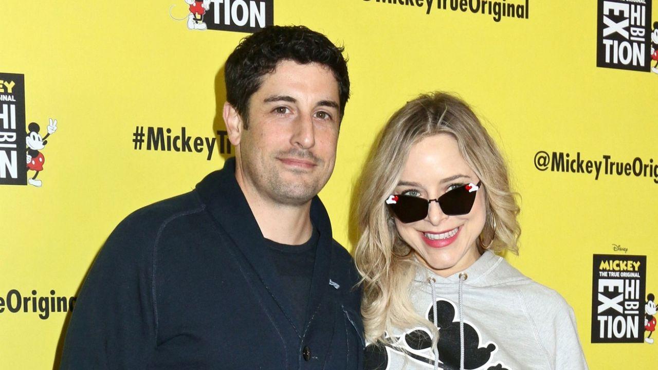 image of Jason Biggs and Jenny Mollen separated after 18 years of marriage.