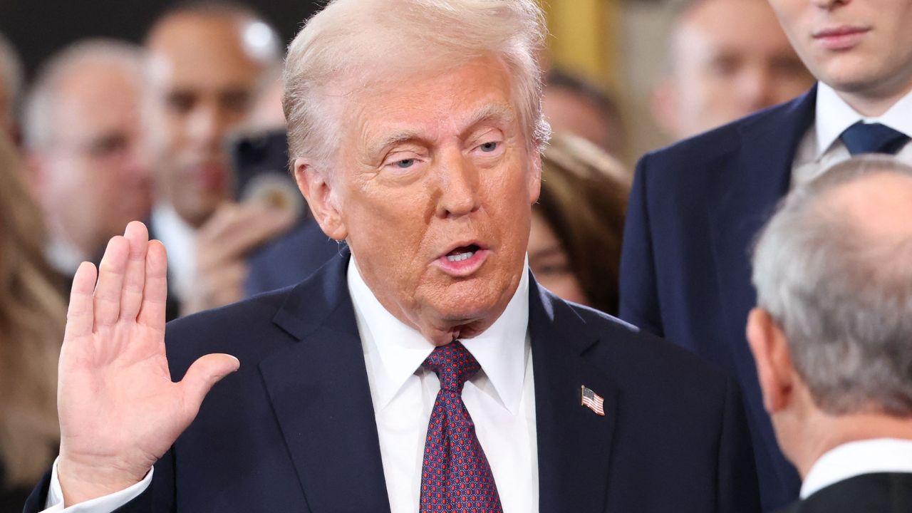 Image of Dolly Parton twice turned down Trump’s Medal of Freedom offers.