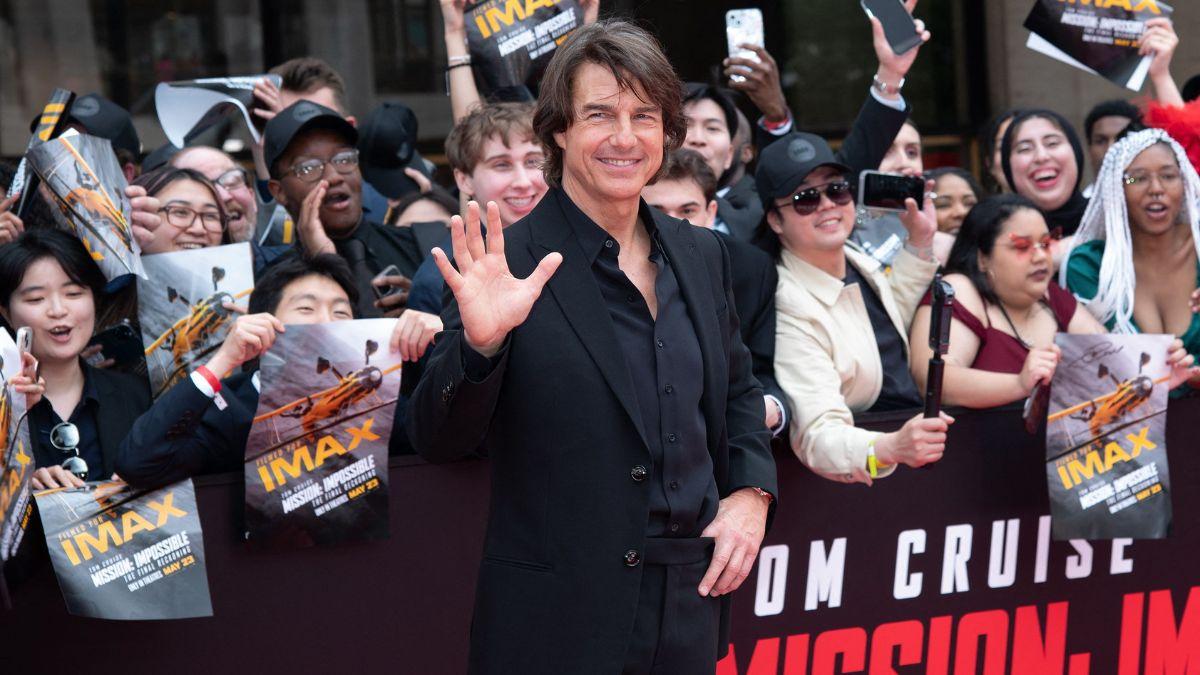 Image of Greg Olsen recalled Tom Cruise stopping him during the cocktail hour to compliment his wide-brimmed black hat.