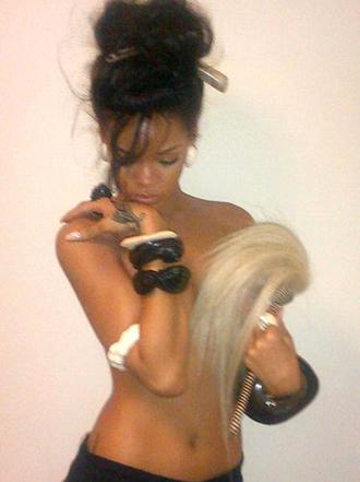 Rihanna topless.jpg