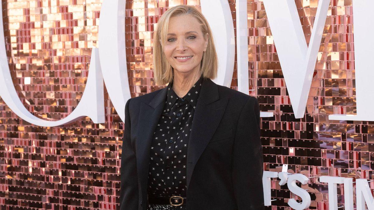 Image of Lisa Kudrow is keeping Matthew Perry's legacy alive.