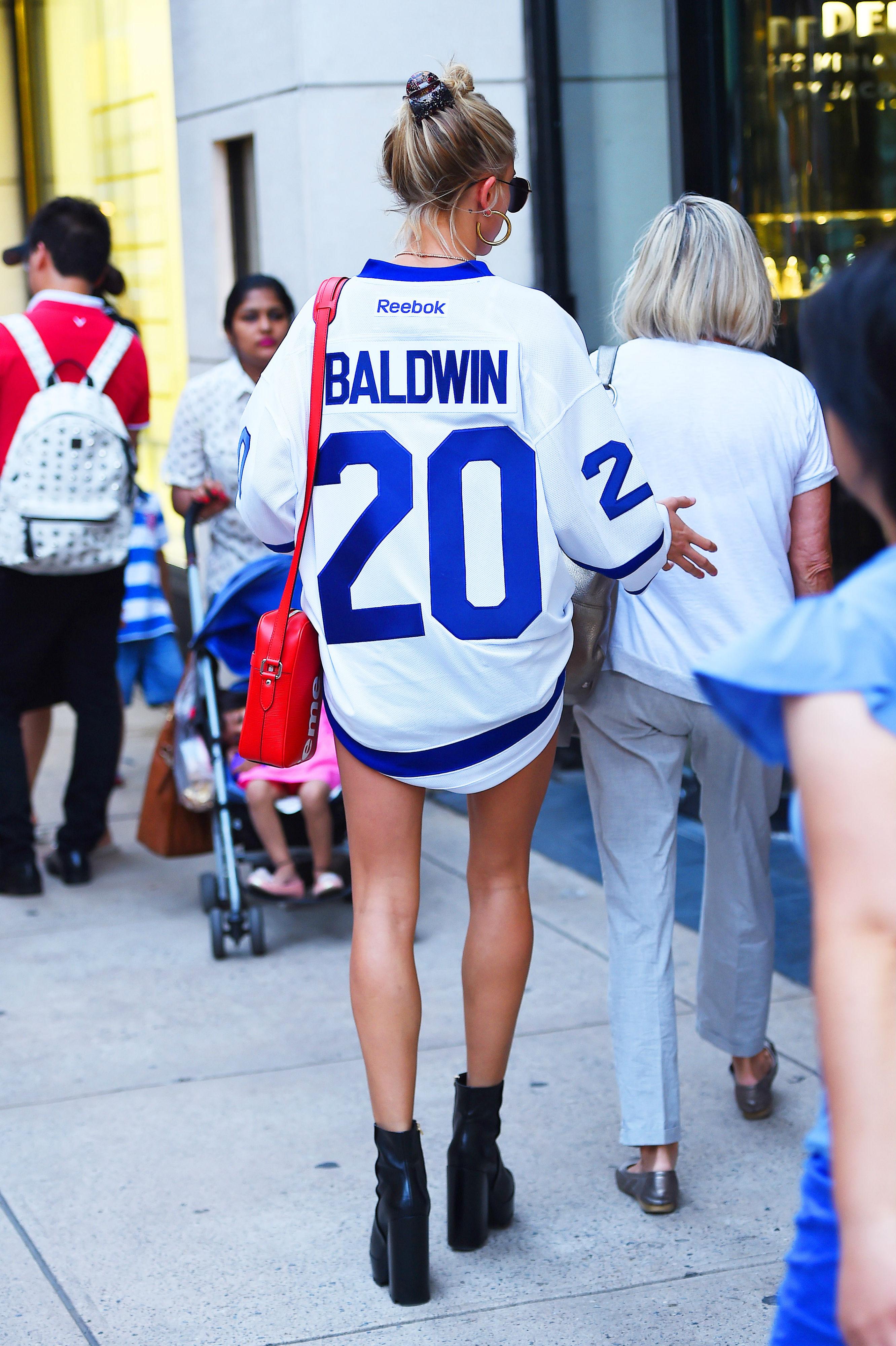 Hailey Baldwin Rocks $1,850 YSL Bag With Crop Top & Daisy Dukes: Pics –  Hollywood Life