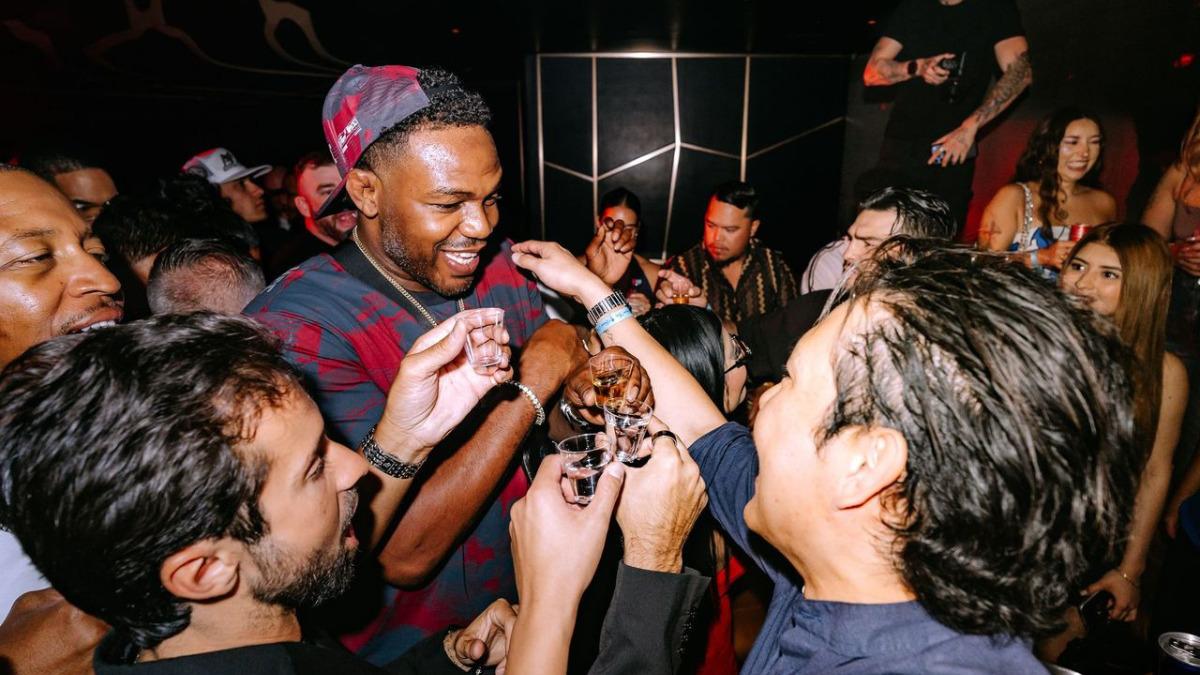 ufc stars nba champs and a mormon wives star las vegas nightlife goes into overdrive