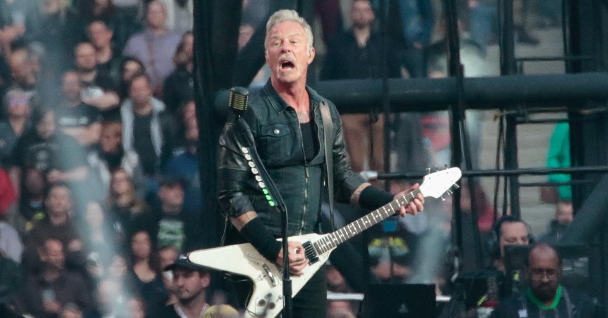 Image of Howard Stern was all smiles at a Metallica Concert last week.