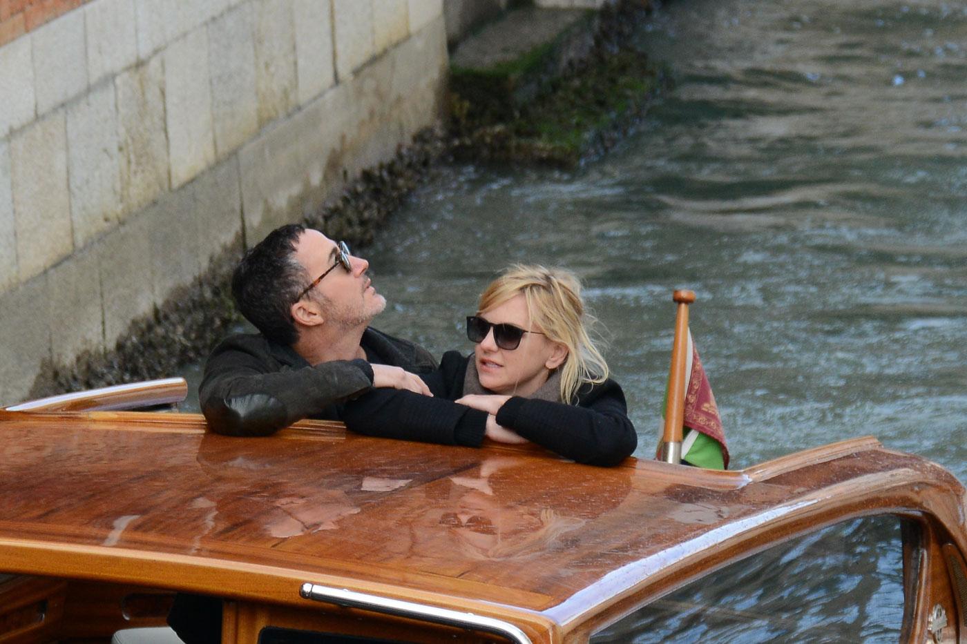 Anna Faris looks smitten as she enjoys a day out with new boyfriend Michael Barrett in Venice!