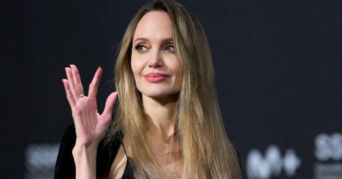 Angelina Jolie's 'Strange' Appearance at China Fashion Show…