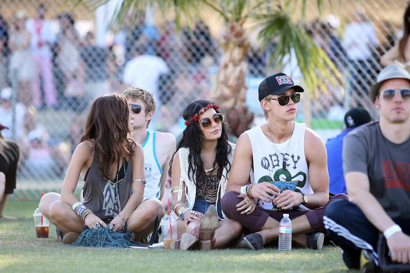 austin butler defends vanessa hudgens friend