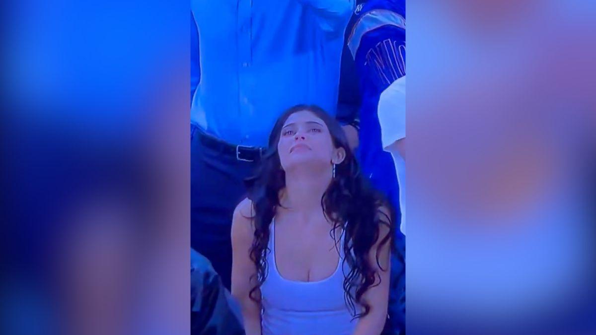 Image of Kylie Jenner elicited mixed reactions from fans for her courtside behavior.