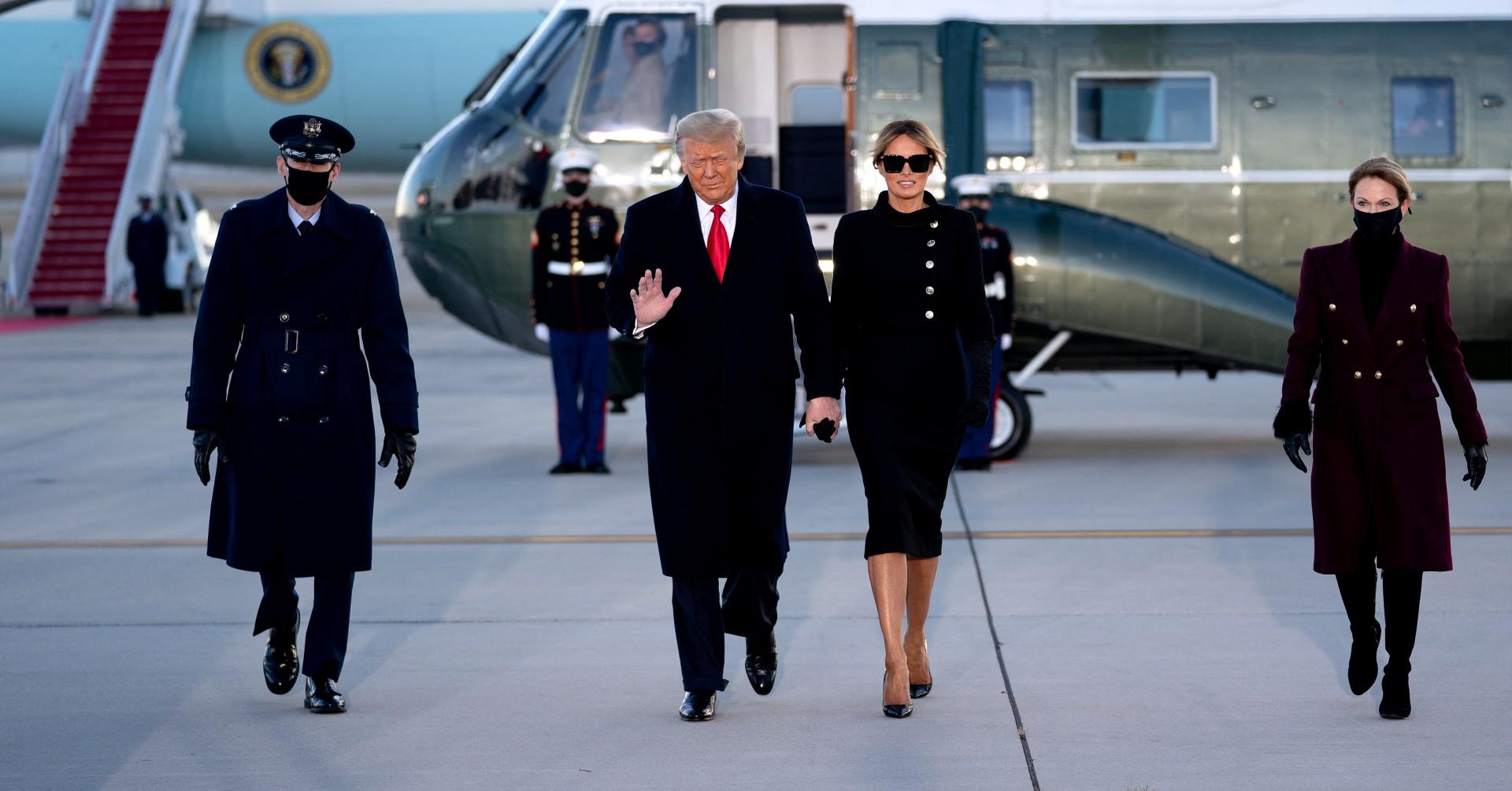 wheres melania donald trump wife remains missing campaign trail