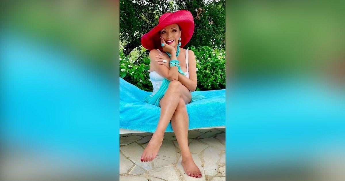 image of Joan Collins looked stunning at 92 years old.