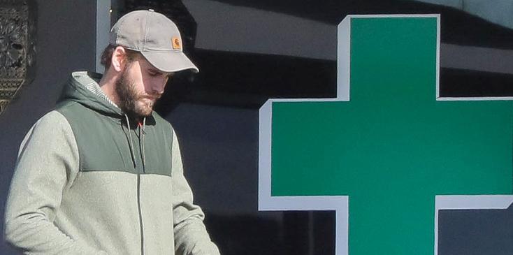 *EXCLUSIVE* Liam Hemsworth visits a local Marijuana Dispensary in Malibu