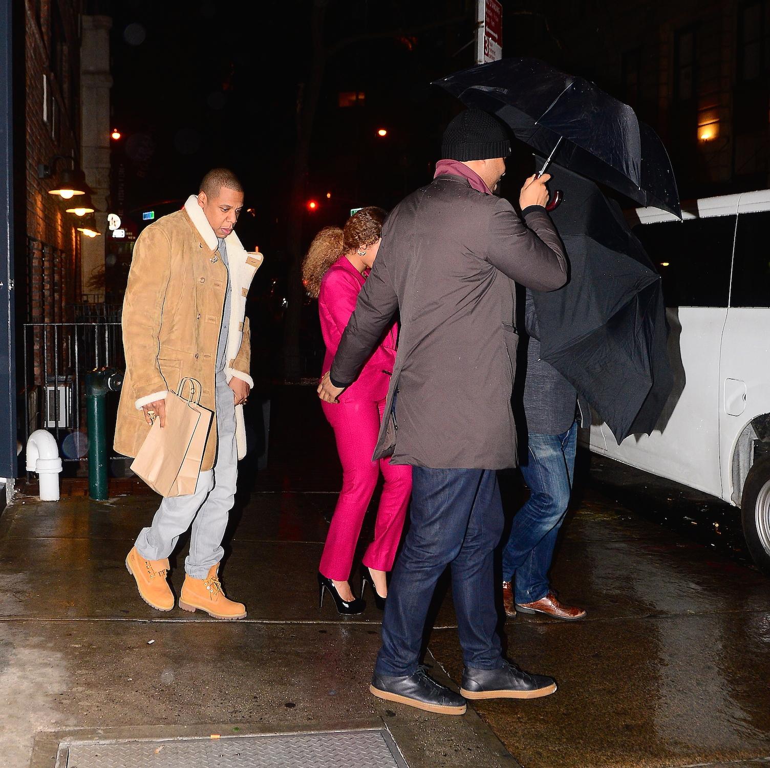 Beyonce requires 2 umbrellas as she and Jay Z have a date night in NYC