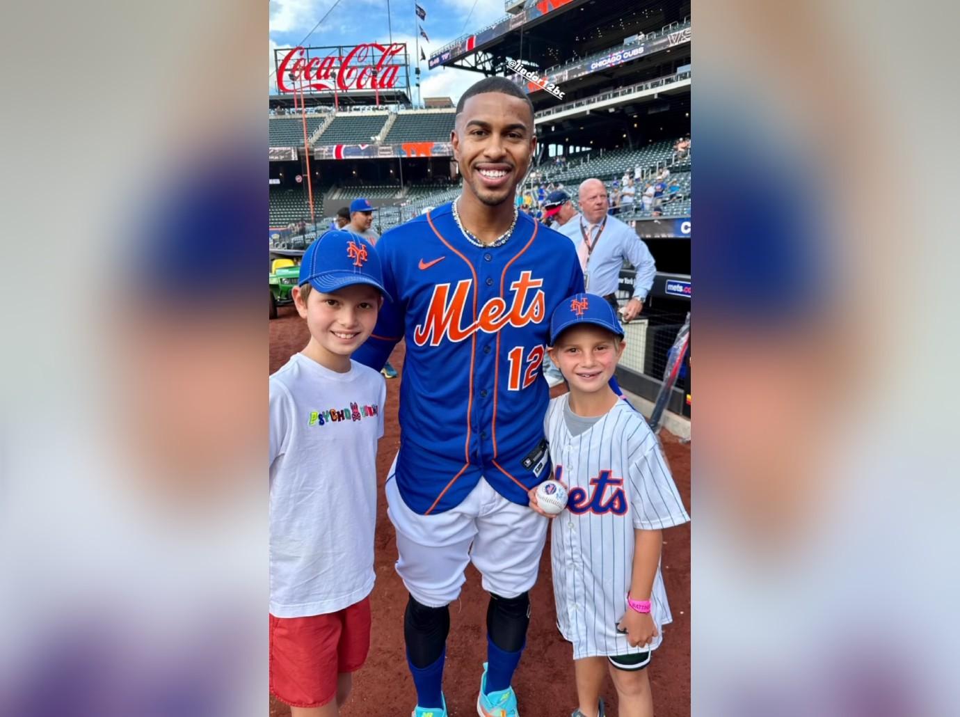 Mets Baseball Jersey! Boyfriend Jeans! Gold Chain!