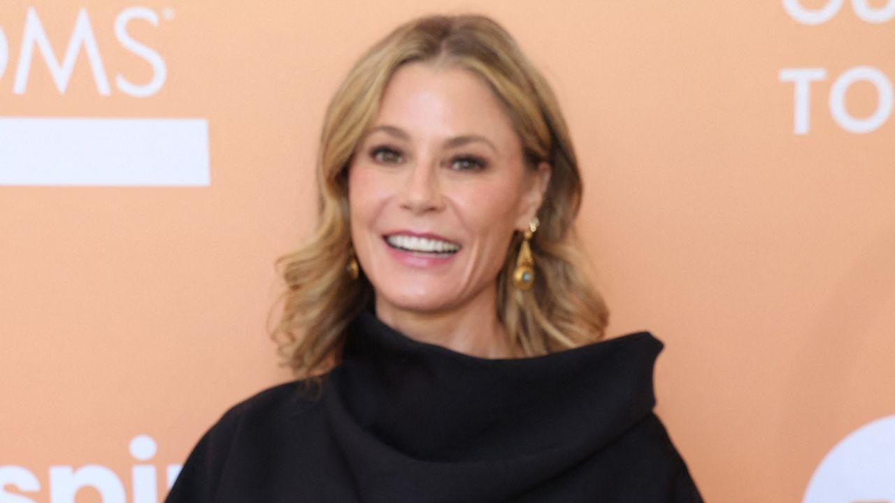 Image of Julie Bowen was previously married to Scott Phillips.