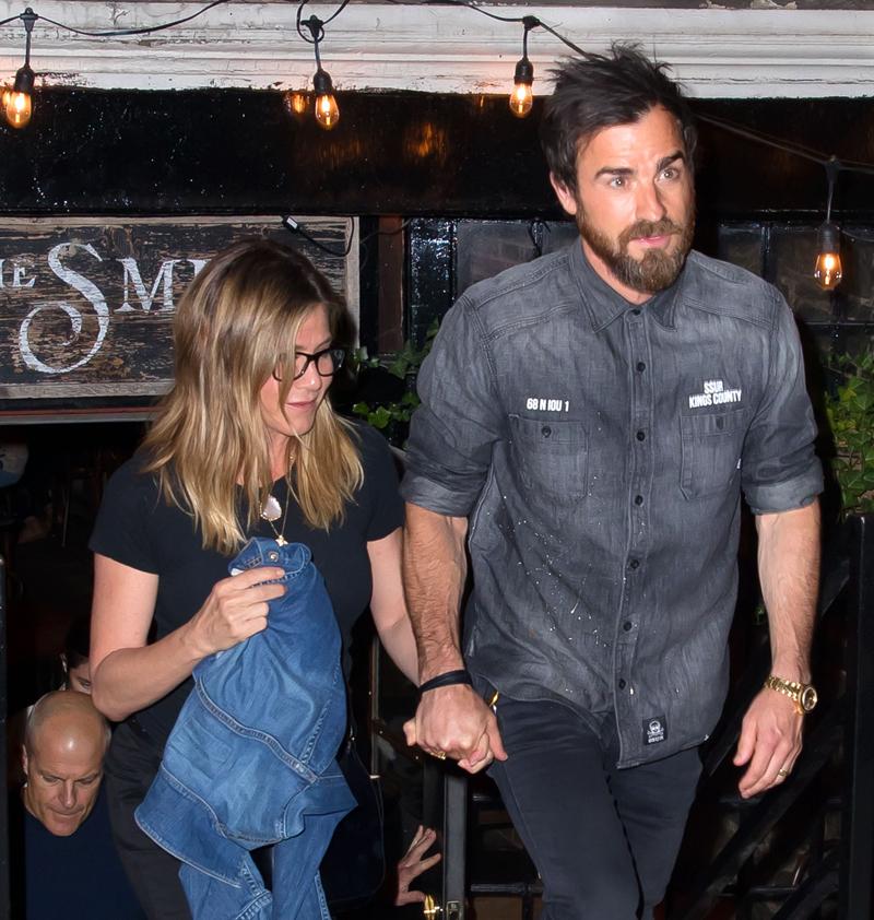 Jennifer Aniston and Justin Theroux go for a romantic dinner at &#8216;The Smile&#8217; in New York