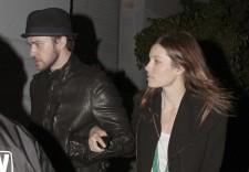 2010__01__Justin_Timberlake_Jessica_Biel_Jan25_1 225&#215;156.jpg
