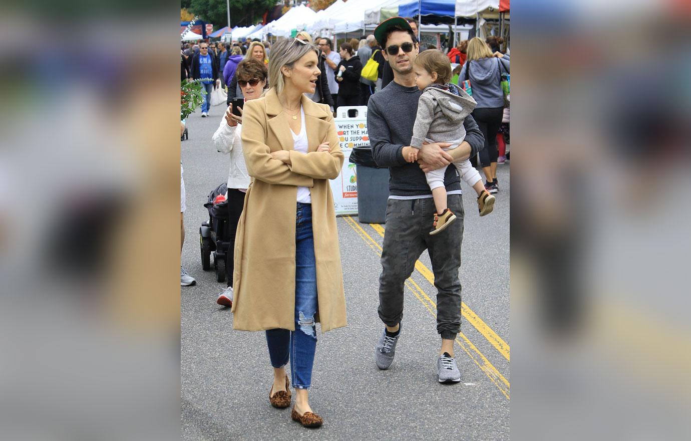 Ali Fedotowsky, Kevin Manno and Riley Doran Manno at Studio City Farmers Market