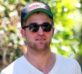 2011__09__Rob Pattinson Sept19newsbt 281×300.jpg