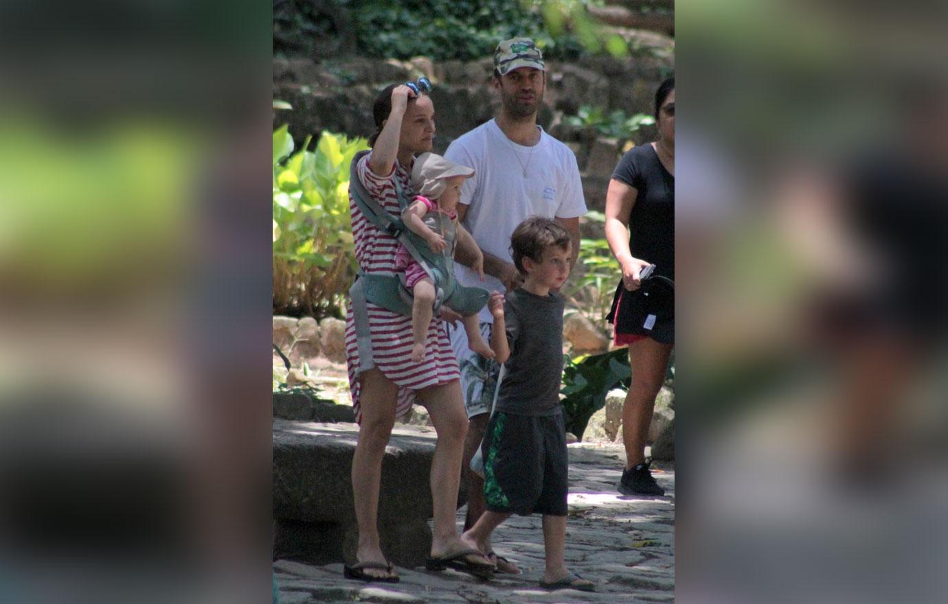 *EXCLUSIVE* Natalie Portman visits Parque Lage with her family