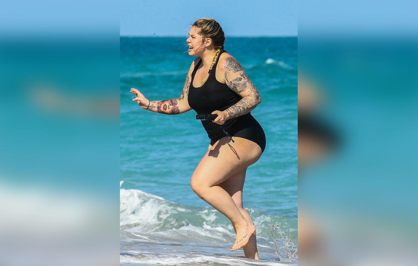 *EXCLUSIVE* Kailyn Lowry hits the beach with Baby Lux in Miami