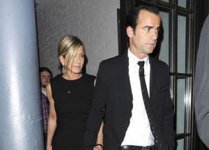 2011__08__jennifer aniston justin theroux aug5mbq.jpg