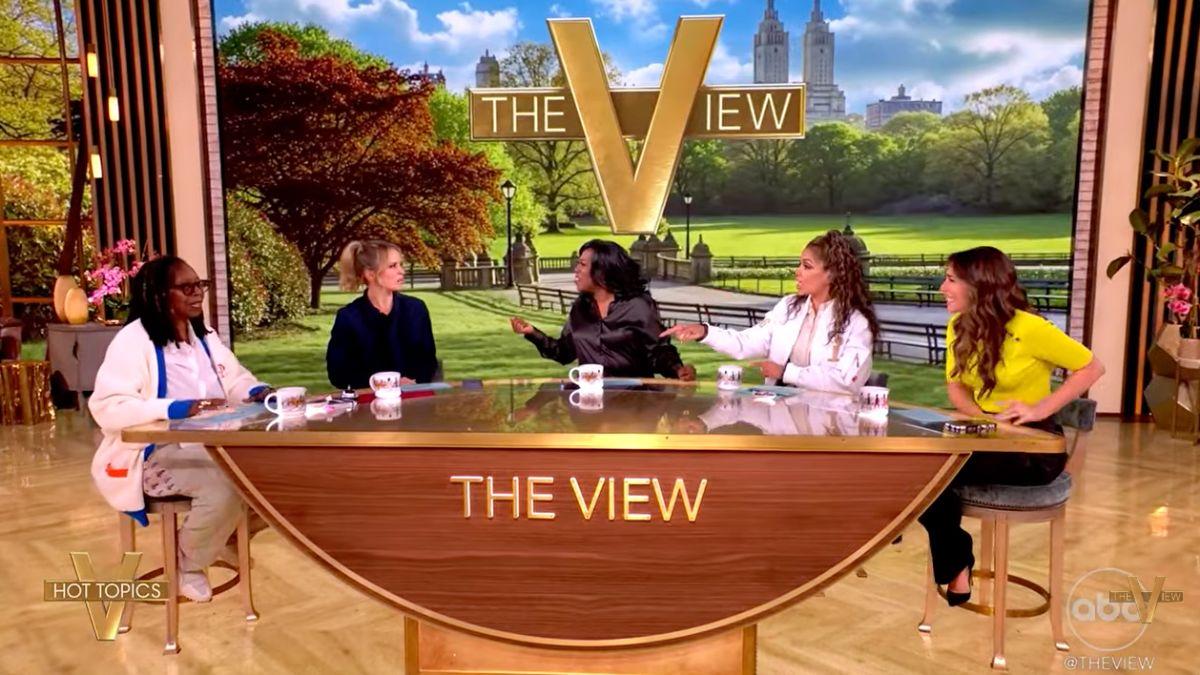 Photo of Sheryl Underwood joked about aliens with Whoopi Goldberg since the latter was on 'Star Trek.'
