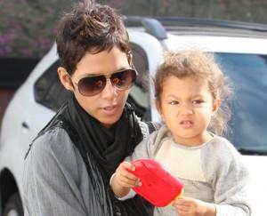 2011__02__Halle_Berry_Nahla_Feb3news 300&#215;243.jpg