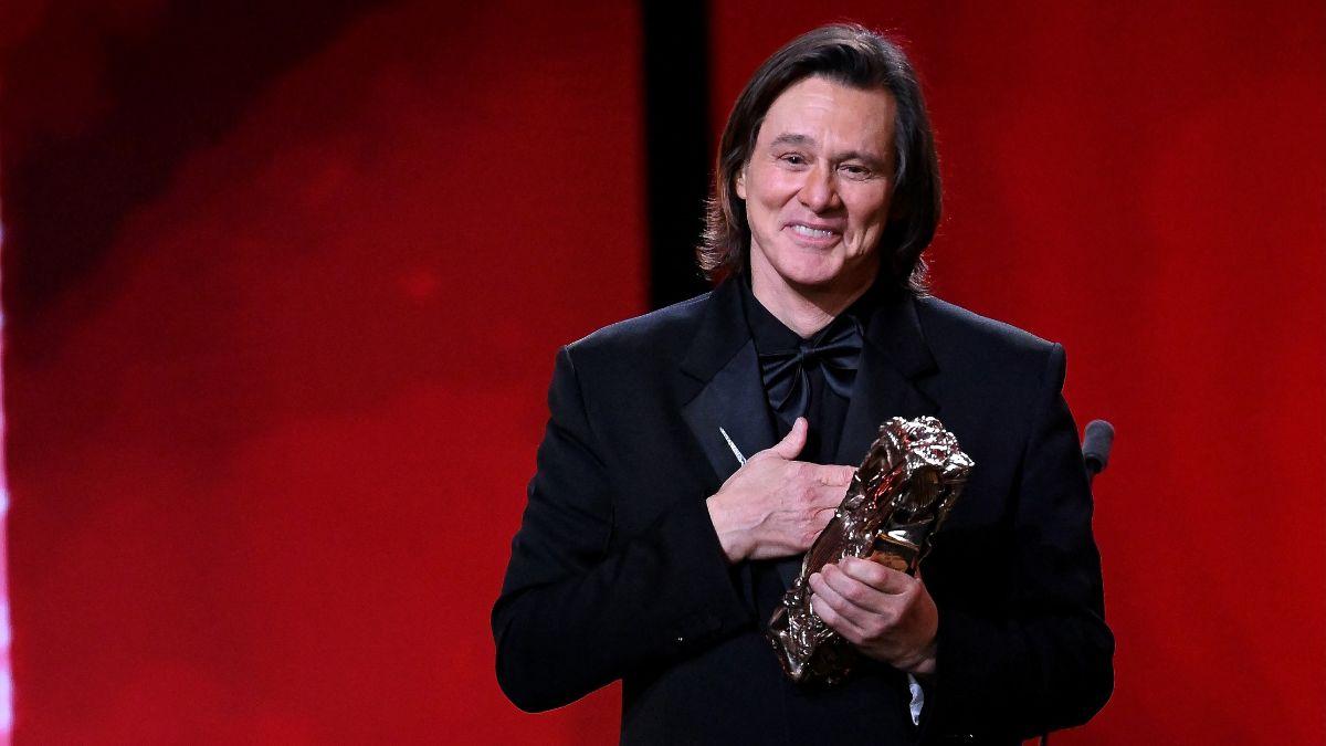 Image of Jim Carrey attended the 2026 Cèsar awards with his girlfriend and several other family members.